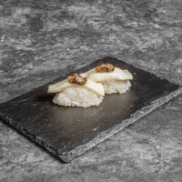 NIGIRI PEZ MANTEQUILLA FLAMEADO CON TRUFA