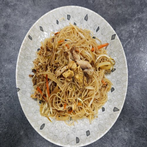 Fideos frito con pollo